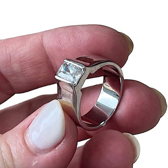 White Rhodium Plated Emerald Cut Faux Diamond Solitaire Ring Size 8 - Picture 1 of 12